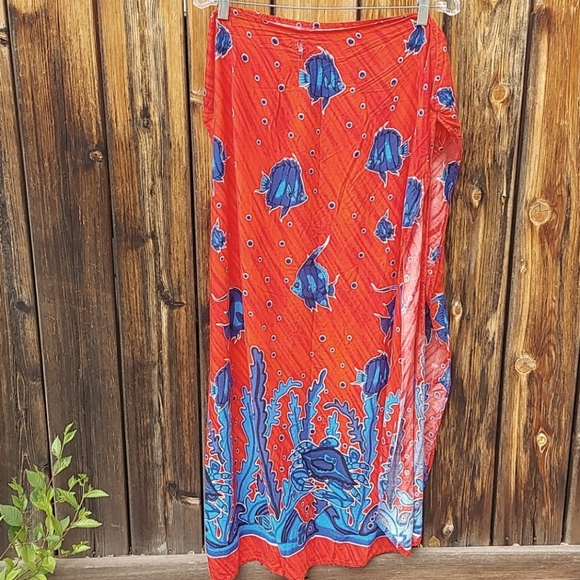 Red under the sea Sarong - Picture 2 of 8